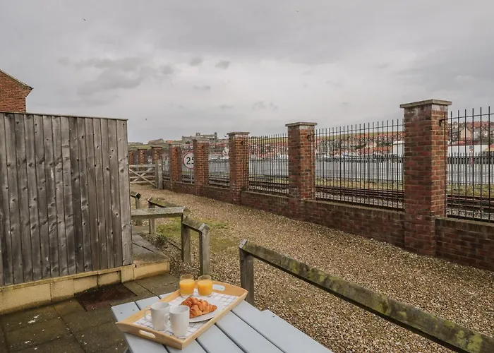 Clickety-clack * Whitby